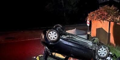 Das Auto des Betrunkenen landete in Münchwilen auf dem Dach.