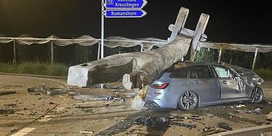 Die Mostpresse in der Mitte des Kreisels wurde mehrere Meter weit mitgeschleppt.