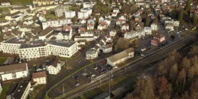 Im Vordergrund: Das Bahnhofareal, für welches ein öffentlicher Gestaltungsplan vorliegt.