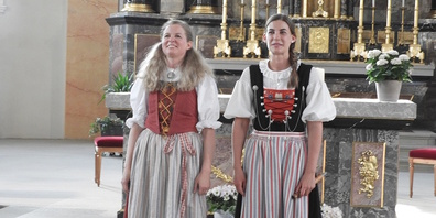 Für ihre stilistisch breitgefächerte und hochklassige musikalische Darbietung erhielten Fabienne Romer (l.) und Lisa Stoll viel Applaus.
