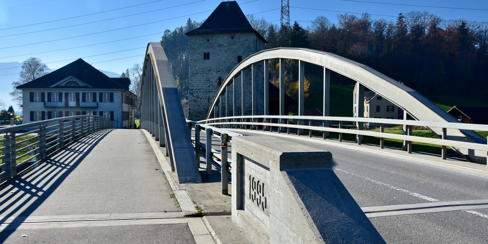 Für die umfassende Instandsetzung der bald 30-jährigen Grynau-Brücke kommt es nun zu einer Totalsperrung.(Archivbild)