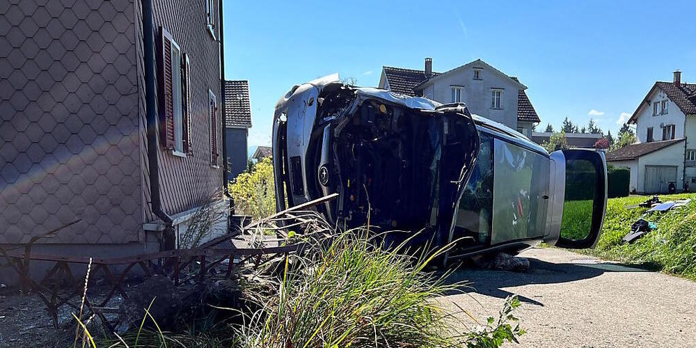 Beim Unfall überschlug sich das Auto einer 88-Jährigen.
