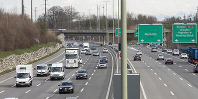 Mit 170 km/h raste ein Töfflenker über die A1 bei Unterengstringen. Erlaubt gewesen waren 80 km/h.