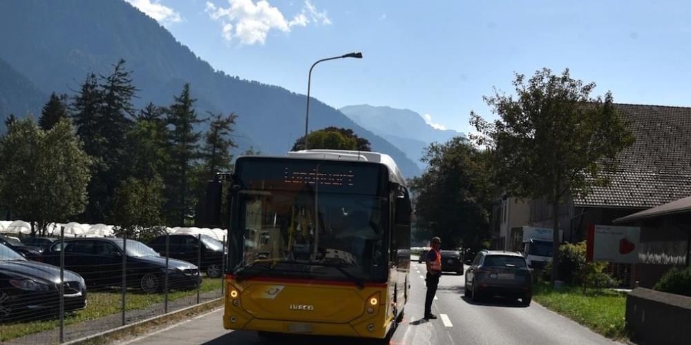 Trotz Vollbremsung erfasste das Postauto den 8-Jährigen mit der Front und warf ihn zu Boden.