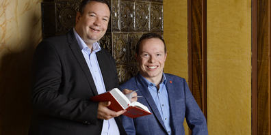 Die Referenten und Geschäftsinhaber v.l.: Glen Aggeler (Rechtsagent) und Thomas Huber (Treuhänder).