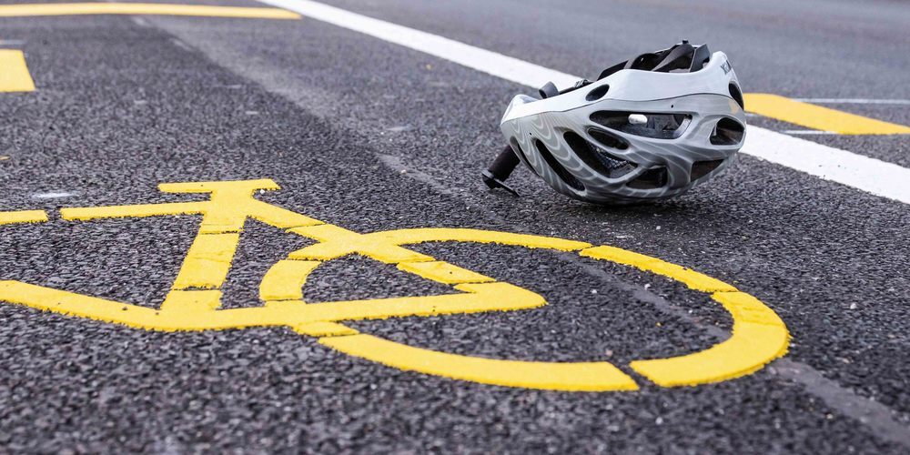Um die Sicherheit für Velofahrer zu erhöhen, bringt die Gemeinde Ebnat-Kappel einseitige eine Radstreifenmarkierung an.