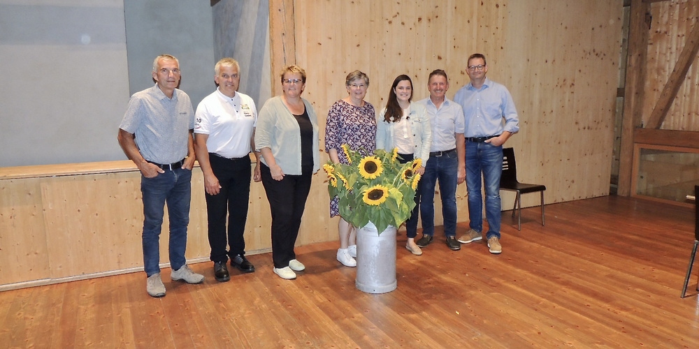 Bäuerliche Nationalratskandidatinnen und -kandidaten, v.l.n.r. : Andreas Widmer, Marco Gadient, Ursula Egli, Barbara Dürr, Franziska Steiner-Kaufmann, Sepp Sennhauser, Peter Nüesch