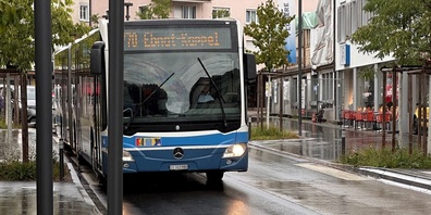 Mitinterpellant Mathias Müller fordert die Regierung auf, innovativ zu sein bei der Wasserstofftechnologie im öffentlichen Verkehr. 