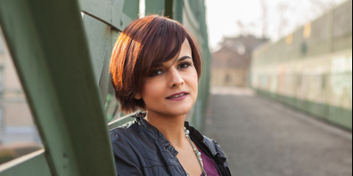 Sängerin und Songwriterin Nathalie Weider stellt ihren neuen Song vor.