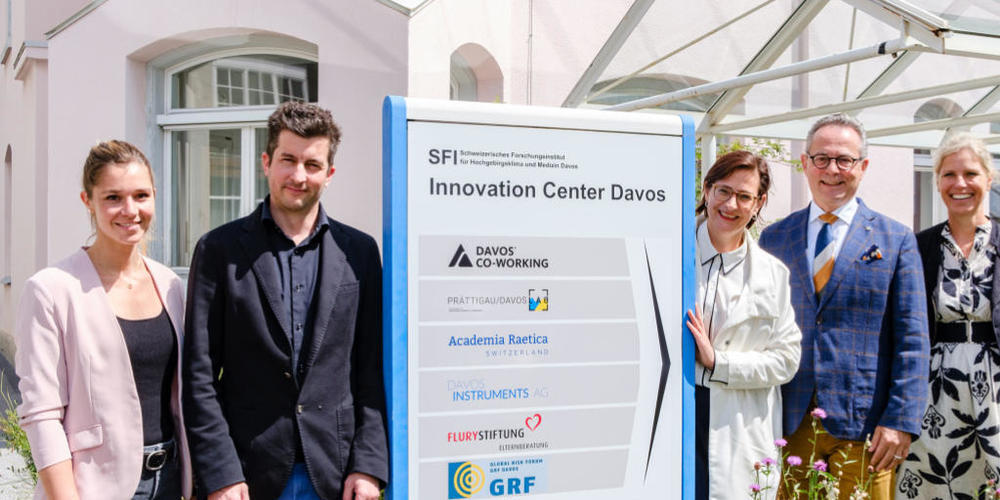 Geleitet wird das neue Reallabor von Melanie Tamborini und Dominik Knaus (links neben der Tafel).
