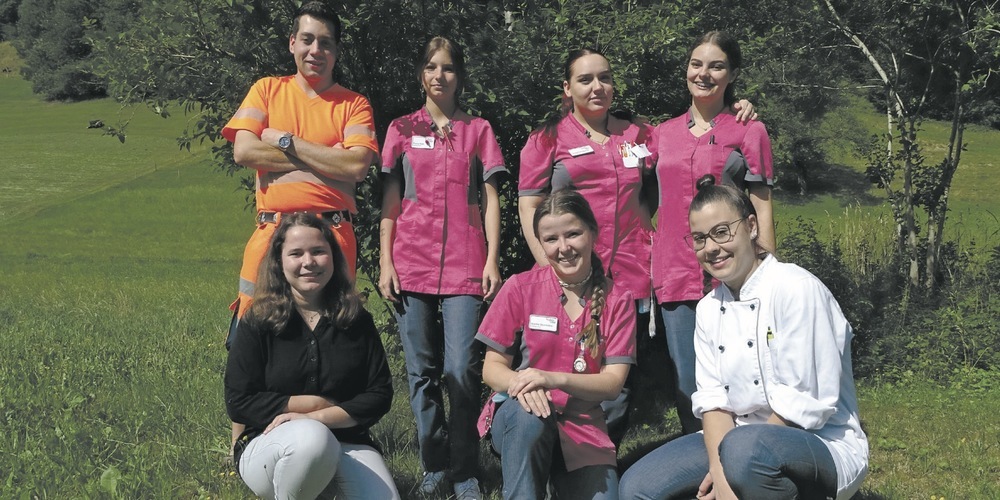  Hinten von links nach rechts: Christoph Müller, Fiona Wöll, Giulia Gämperle, Arjona Ahmeti Vorne von links nach rechts: Nicole Kunz, Marina Oberholzer, Tanja Baumgartner