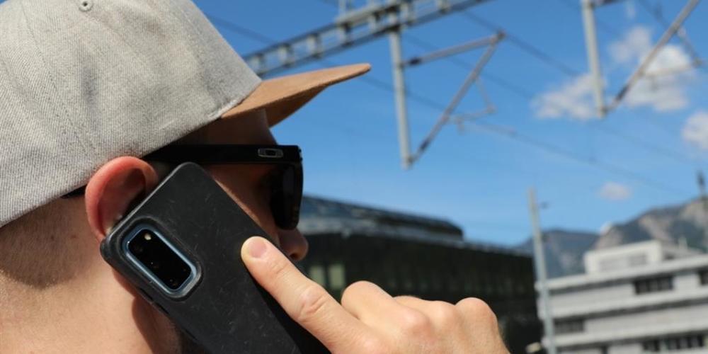 Einer Telefonbetrügerin gelang es zunächst, einer Seniorin in Graubünden viel Geld abzunehmen. Am Tag darauf wurde die Polin verhaftet. (Symbolbild)