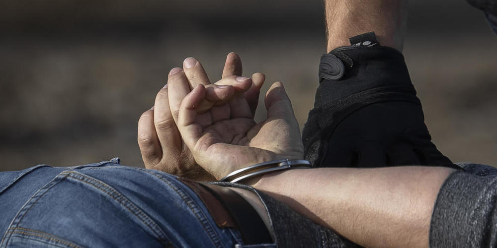 Ein renitenter Gast mit Hausverbot in einem Lokal sorgte am Freitagabend in St. Gallen für einen Polizeieinsatz. (Symbolbild)