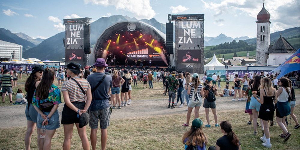 Open Air Lumnezia überzeugte: Ohne Zwischenfälle feierten 18 000 Besucherinnen und Besucher am Festival. Die nächste Ausgabe findet vom 25. bis 27. Juli 2024 statt. 