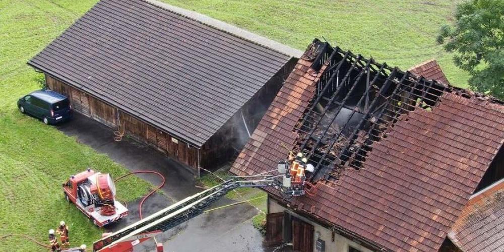Die Scheune in Wolfenschiessen wurde beim Brand stark beschädigt.