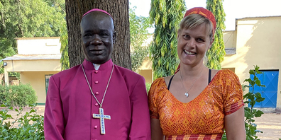 Monseigneur Barthélemy Yaouda aus Kamerun mit Katja Bruhin. 