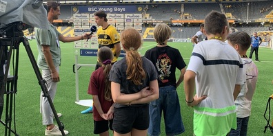 Die fussballbegeisterte Jugend war live am Interview von Moderator Chris Augsburger mit Fussballprofis dabei.