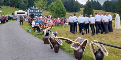 Der letztjährige Alpgottesdienst konnte draussen stattfinden. Der Jodelclub Gommiswald wirkte mit.
