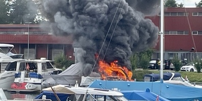 Bootsbrand beim Seedamm am Donnerstag Nachmittag.