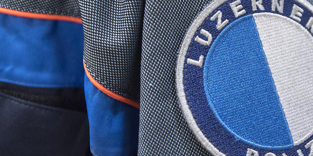 Die Luzerner Polizei rückte Donnerstagnacht zu einem Velounfall in Hohenrain aus. (Archivbild)