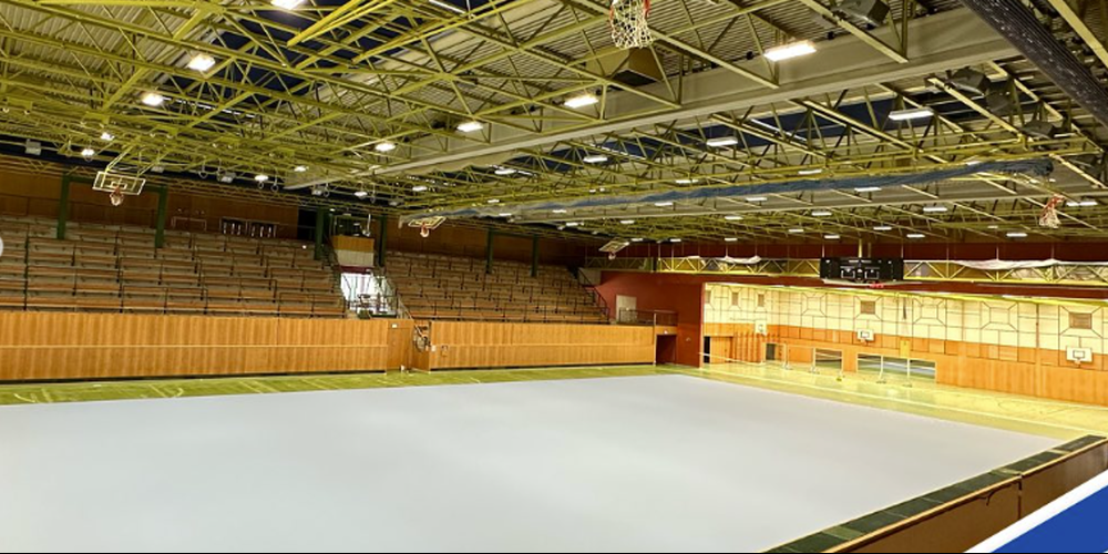 Der Umbau läuft: Über 40 Meter lange LED-Banden muss die Ausstattung ebenfalls verfügen.