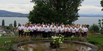 Die Musikantinnen und Musikanten luden zum Konzert in stimmiger Atmosphäre.