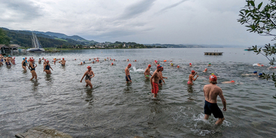 Die Ufnau-SchwimmerInnen liessen sich vom garstigen Wetter und der Wassertemperatur von 23 Grad nicht abhalten.