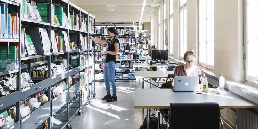 5 Jahre Jubiläum: Ende Februar 2020 wird in der Bibliothek Hauptpost gefeiert. (Bild: Anna-Tina Eberhard)
