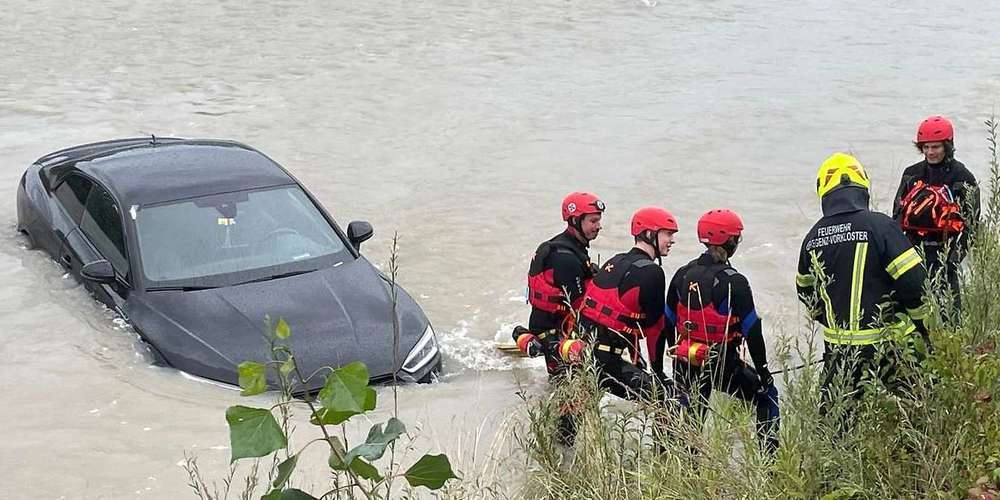 Zum Glück ist der Pkw ohne Insassen in die Bregenzerach geraten