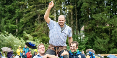 Der Appenzeller Eidgenosse Hersche Martin siegt beim  Rickenschwinget