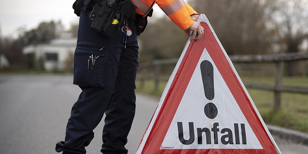 In St. Gallen ist eine Fussgängerin bei einem Verkehrsunfall tödlich verletzt worden. (Symbolbild)