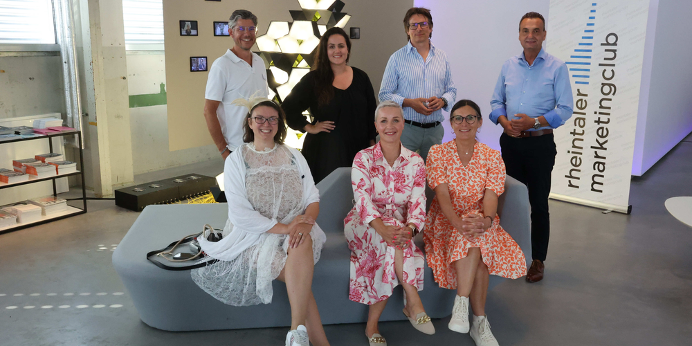 Der RMC zu Gast im Dornbirner Zumtobel Lichtforum: RMC-Präsidentin Margit Hinterholzer, Sophie Preuß und Carina Buchholz (vorne v. l.), RMC-Vorstand Simon Ender mit Theresa Hammer, Nicholas Zumtobel und Wolfgang Preisenhammer (alle Zumtobel Group, hinten v. l.)