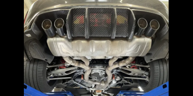 Wegen Lärmemissionen und unerlaubten Modifikationen wurde dieses Fahrzeug sichergestellt.