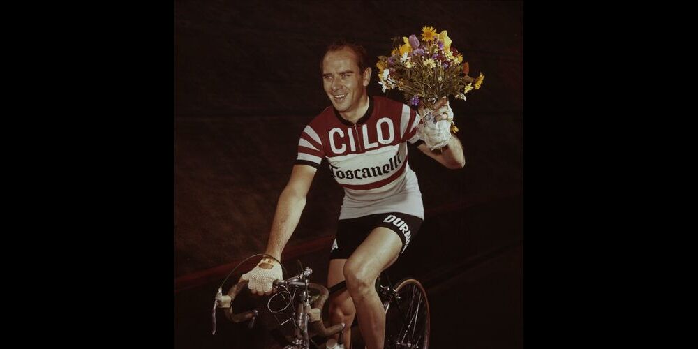 Er war der gefeierte Rennradprofi der Nachkriegszeit und gilt im Schweizer Velorennsport bis heute als Legende: Der Zürcher «Pédaleur de Charme» Hugo Koblet.
