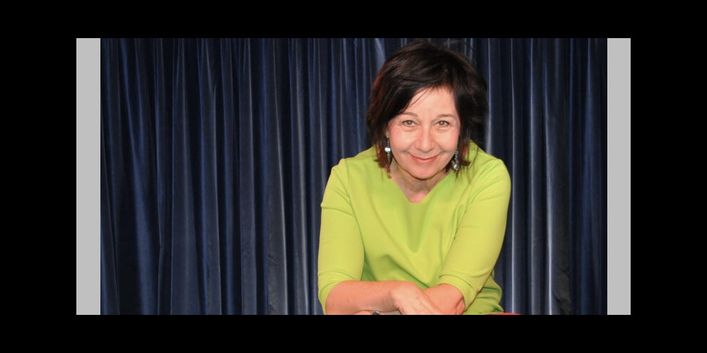 Judith Stadlin steht im Fabriktheater der *ALTEFABRIK wieder «Freitags Frauen» auf dem Programm.