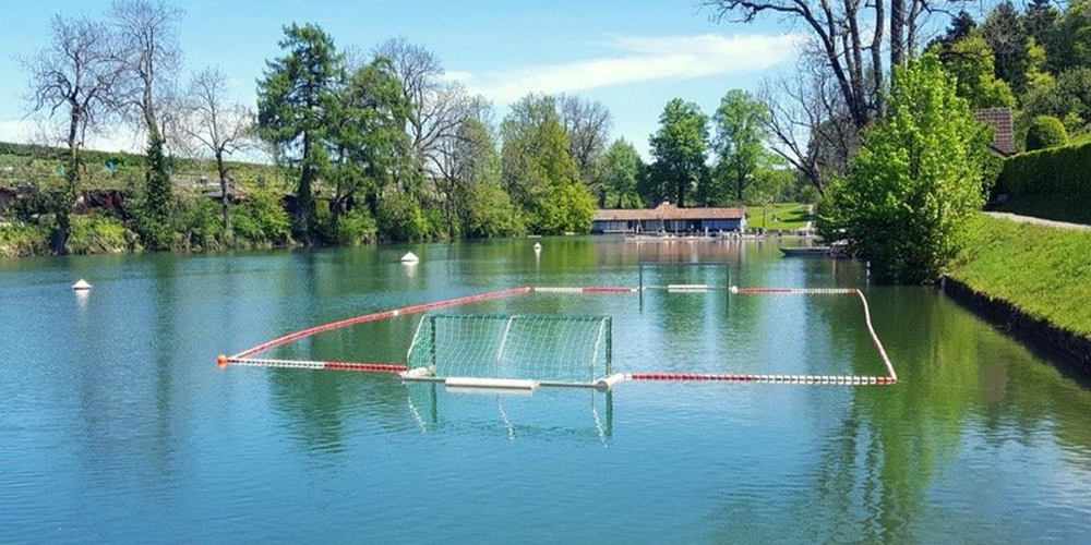Am Mannenweiher soll Gerüchten zufolge künftig auf Bademeister verzichtet werden.