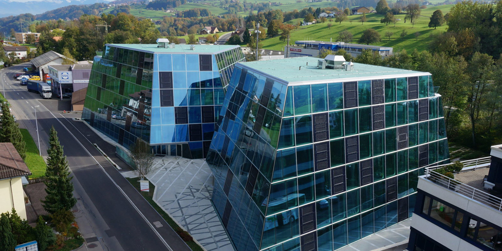 Der auffällige Hauptsitz der Firma Proman in Wollerau.