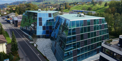 Der auffällige Hauptsitz der Firma Proman in Wollerau.