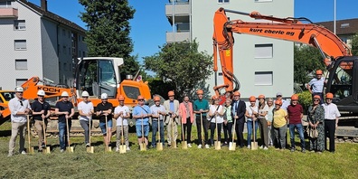 Zum symbolischen Spatenstich versammelten sich am Freitag, 11. August 2023, Vertreterinnen und Vertreter der Bauherrschaft, der Politik sowie der planenden und umsetzenden Firmen.