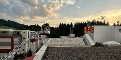 Die Feuerwehr bei den Löscharbeiten.