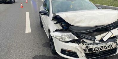 Das total beschädigte Auto wurde abgeschleppt.