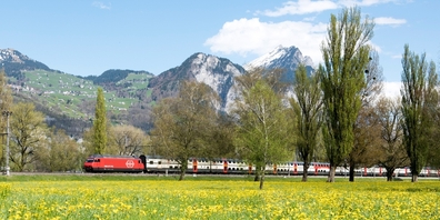 SBB-Fernverkehr im Glarner Teil der Linthebene: Beim Bahnausbau droht das Linthgebiet mit der Ostschweiz abgehängt zu werden. (Themenbild)