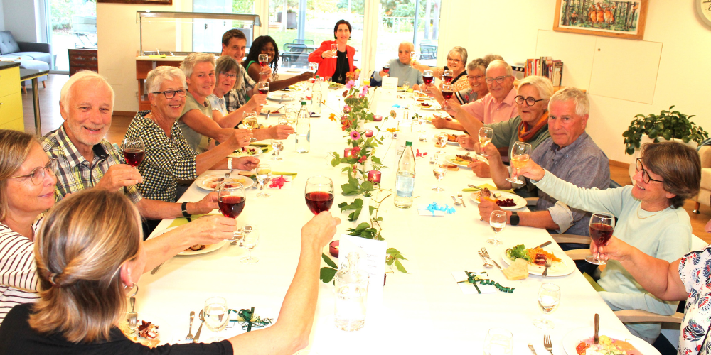 Die ehrenamtlichen Helferinnen und Helfer genossen den geselligen und genussvollen Abend im Haus VIVA, an dem für einmal ihr wertvolles Wirken im Zentrum stand.	