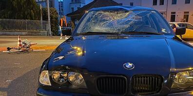 Der Rennradfahrer prallte gegen die Frontscheibe.