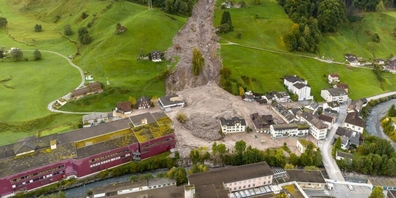 Luftbild des Hangrutsches im Gebiet Wagenrunse. Nun durften auch in der Evakuationszone Rot persönliche Effekten geborgen werden.