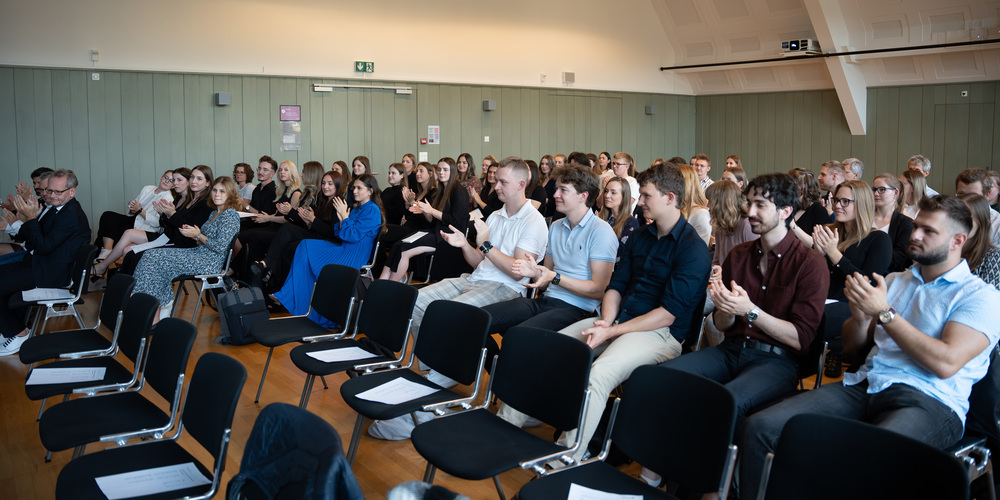 Studierende der Pädagogischen Hochschule St.Gallen bei der Bachelor-Diplomfeier Sek I.