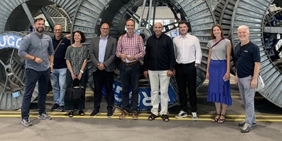 Das Kernteam von Energie Kreuzlingen verschaffte sich Einblicke in anderen Elektrizitätswer-ken, wie hier in Zürich-Herdern beim EWZ. V.l.n.r.: Francesco Bonifacio, Maurizio Ditaranto, Claudia Wüthrich, Stefan Wehrli, Curdin Grass, Yassir Osman, Philipp Zluga, Yulia Granto-vskih, Beat Pretali. 