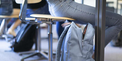 Zürcher Schülerinnen und Schüler müssen weiterhin früh raus. Der Regierungsrat will die Schule am Morgen nicht generell später beginnen lassen. (Symbolbild)