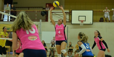 Die neue Zuspielerin Dora Komlodi zeigte eine starke Partie und wurde am Samstag in Neuenburg zur besten Spielerin von Raiffeisen Volley Toggenburg gewählt.