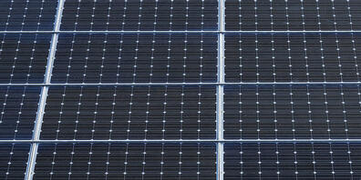 Die Abläufe für Solarenergie auf Denkmälern von regionaler oder kommunaler Bedeutung will die Regierung optimieren. (Symbolbild)